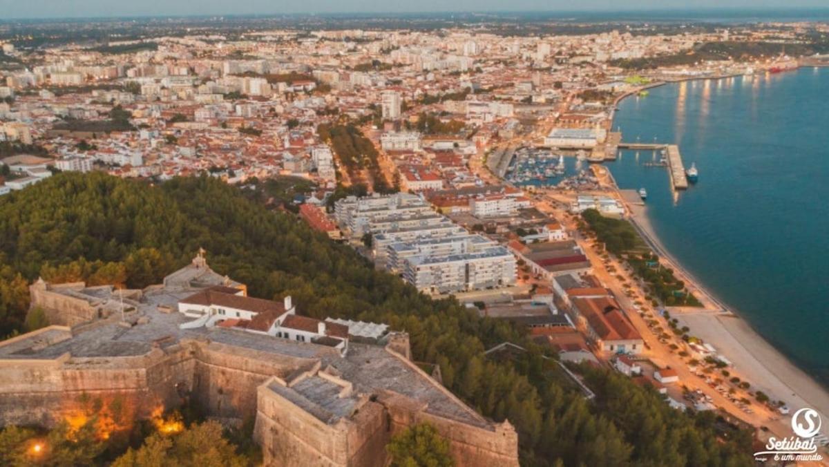 #DuplexduBocage com vista lateral para a Praça Setúbal Extérieur photo