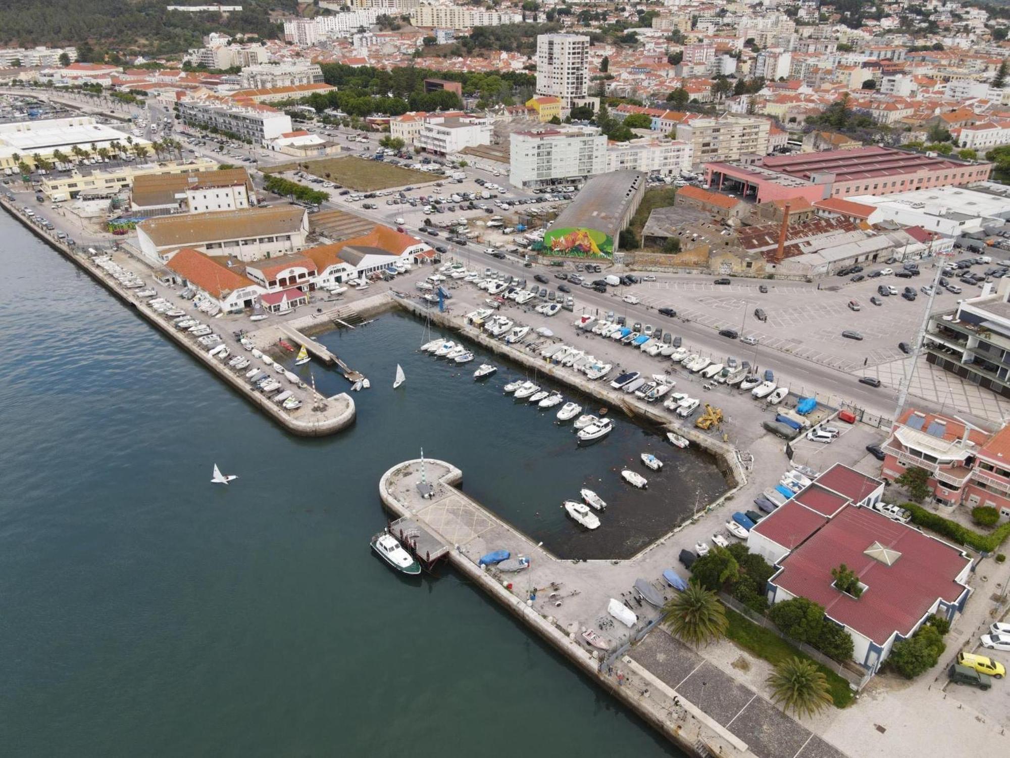 #DuplexduBocage com vista lateral para a Praça Setúbal Extérieur photo